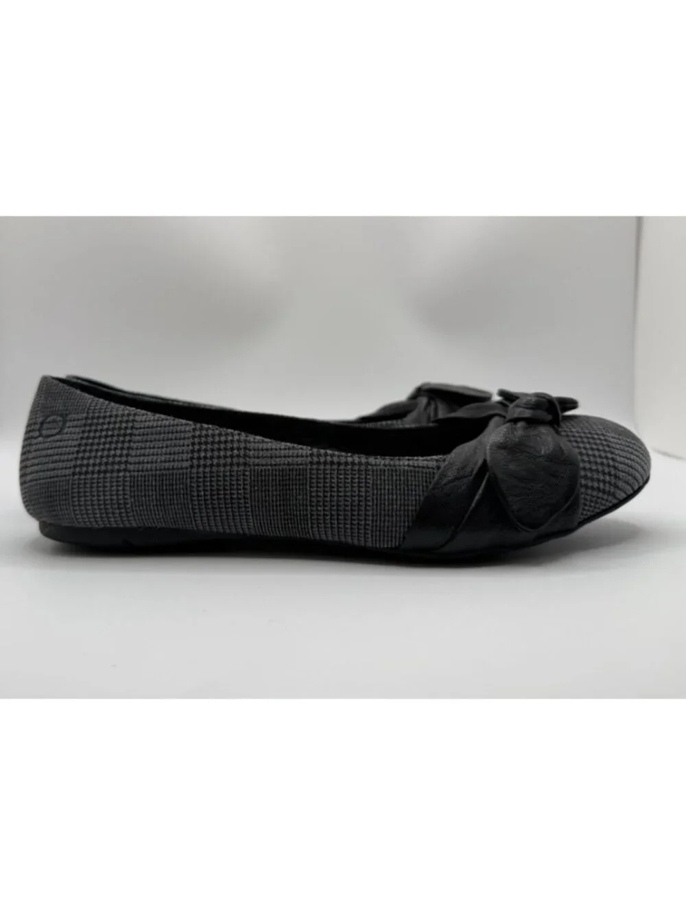 Born Molly Flats Women Size 7.5M Gray Plaid Fabric Round Toe Cushioned Shoes